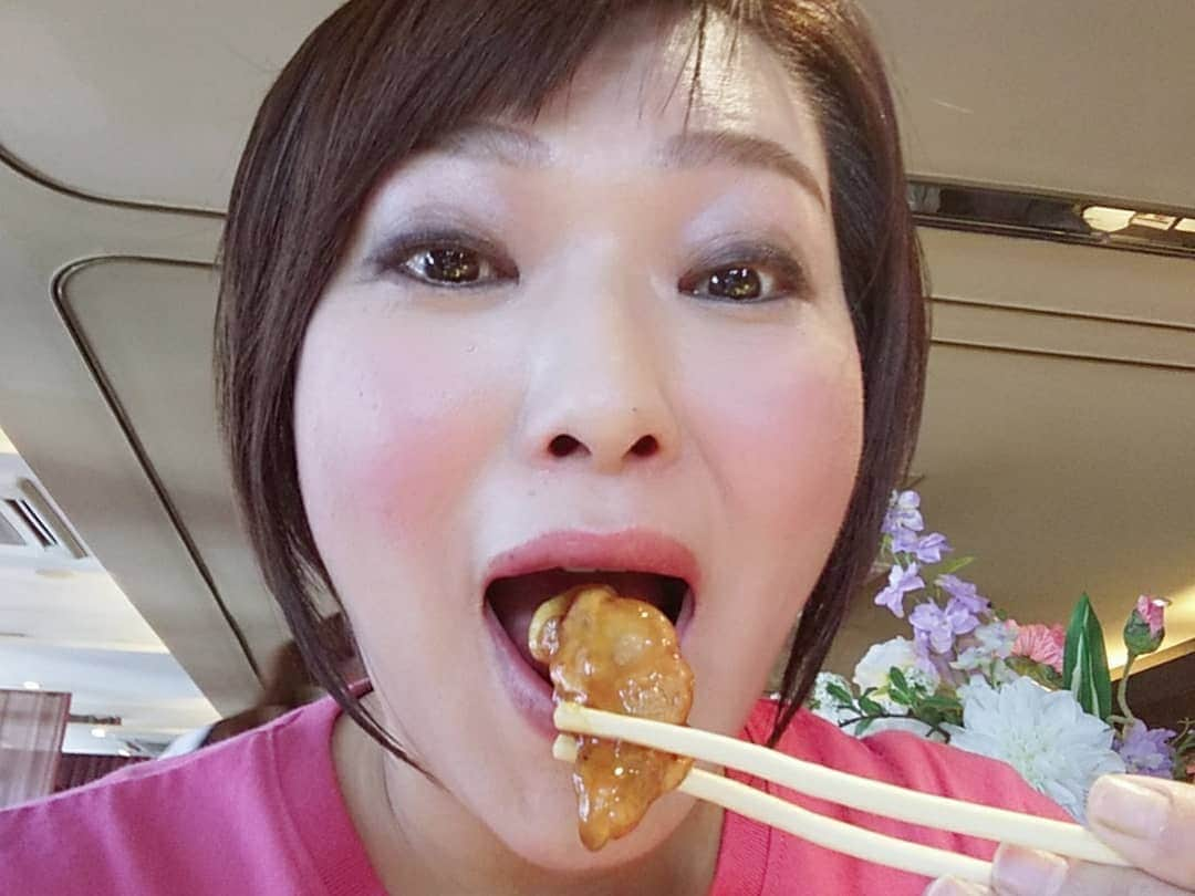 五十嵐サキさんのインスタグラム写真 - (五十嵐サキInstagram)「春冥😆🍀🍀 #サキランチ #安定 の美味しさ #ちんみん #春冥 #酢豚定食 #サンラータン麺  #ご飯おかわり 二杯 #可愛い後輩達 とランチ #会話 は #ホラー話 になりました😅 #前田まみちゃん #私 #霊感#第六感 話 #盛り上がりました #夏の会話 #先取り #よしもと祇園花月  #よしもと新喜劇 #吉本新喜劇 #五十嵐サキ」5月4日 13時03分 - saki_igarashi