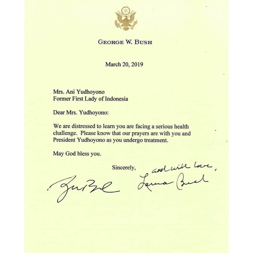 アニ・ユドヨノのインスタグラム：「Terima kasih kepada sahabat saya, Mantan Ibu Negara Amerika Serikat, Laura Bush dan Presiden George W. Bush yang telah mengirimkan surat guna memberikan doa bagi kesembuhan saya. Surat ini tentunya akan menjadi tambahan semangat bagi saya, Pak SBY dan keluarga dalam menjalani pengobatan saya. Sekali lagi terima kasih. ➖ Thank you to my dear friends, the former First Lady of the United States, Laura Bush and President George W. Bush for sending me this letter and prayers for my health recovery. This letter will certainly add more spirits to me personally, SBY and also my family in undergoing this treatment. Once again, I thank you.」