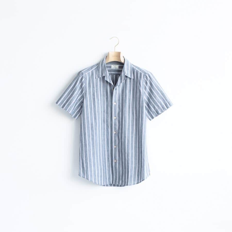 EDIFICEさんのインスタグラム写真 - (EDIFICEInstagram)「【Matteucci / Belest】﻿ ﻿ MatteucciとEDIFICEが提案する大人の為の上品なデイリーコレクション《Belest / べレスト》とのコラボレーション。﻿ ﻿ イタリアらしいファブリックにオープンカラーシャツのデザインが新鮮なシャツコレクションは、湿度の高い日本の夏にもサラっと着ていただけるヘビーユーズ間違いなしのアイテムです。﻿ ﻿ ﻿ ﻿ ﻿ ﻿ 【Matteucci / マテウッチ】﻿ 1939年に創業した名門シャツメーカーCITは卓越した技術により多くの有名ブランドのシャツをOEM生産。1978年には発足当時のジョルジオアルマーニのシャツを手掛け、その名は広く知れ渡りました。クラシックを現代的にアップデートするBagutta（バグッタ）に対し、もうひとつのピラーコレクションとして2009年に誕生したニューブランドがCIT LUXURY 1939(チット ラグジュアリー 1939)です。2018SSよりブランド名をMatteucci（マテウッチ）に一新。ブランドの歴史に新たな1ページを刻みます。﻿ ﻿ ﻿ ﻿ ﻿ Shirt : 【Matteucci / Belest】¥16,000+tax﻿ ﻿ ﻿ ﻿ ﻿ ﻿ ﻿ #edifice #matteucci #belesto #exclusive #opencollar #mensshirt #italianfabric #shortsleeve #summerwear #casualwear #summerfabric #summertextile #mensfashion #menswear #mensstyle #エディフィス #エディフィス別注 #マテウッチ #ベレスト #半袖シャツ #オープンカラーシャツ」5月4日 13時14分 - edifice.jp