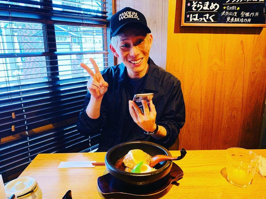 アモーレ橋本さんのインスタグラム写真 - (アモーレ橋本Instagram)「【山本のハンバーグ】﻿ ・渋谷食堂﻿ 「山本のハンバーグ」﻿ ﻿ いつも美味しく頂いてます！﻿ 皆様も最高の食卓を如何でしょうか？﻿ ﻿ お相手は﻿ ・ウドントミカンのイッシー君﻿ でした﻿ ﻿ #山本のハンバーグ﻿ #ハンバーグ﻿ #飯テロ﻿ #お洒落﻿ #渋谷﻿ #渋谷食堂﻿ #野菜ジュース﻿ #ウドントミカン﻿ #イッシー 君﻿ #松竹芸能」5月4日 13時25分 - bravo_hashimoto