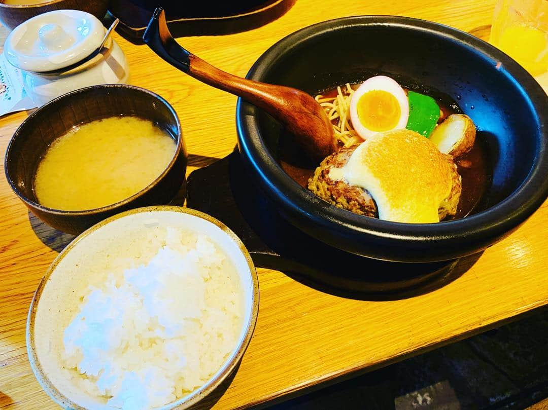 アモーレ橋本さんのインスタグラム写真 - (アモーレ橋本Instagram)「【山本のハンバーグ】﻿ ・渋谷食堂﻿ 「山本のハンバーグ」﻿ ﻿ いつも美味しく頂いてます！﻿ 皆様も最高の食卓を如何でしょうか？﻿ ﻿ お相手は﻿ ・ウドントミカンのイッシー君﻿ でした﻿ ﻿ #山本のハンバーグ﻿ #ハンバーグ﻿ #飯テロ﻿ #お洒落﻿ #渋谷﻿ #渋谷食堂﻿ #野菜ジュース﻿ #ウドントミカン﻿ #イッシー 君﻿ #松竹芸能」5月4日 13時25分 - bravo_hashimoto