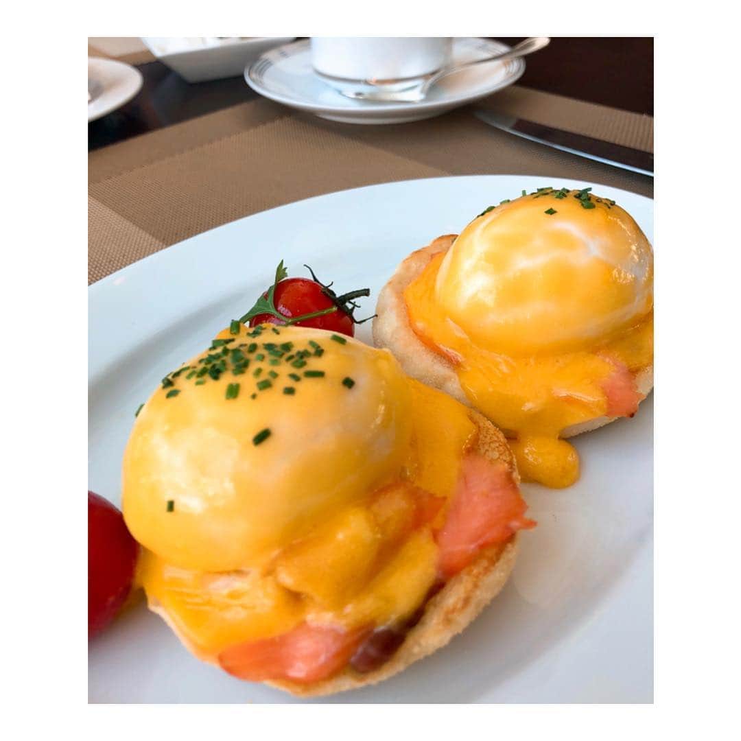 山田優依さんのインスタグラム写真 - (山田優依Instagram)「at Conrad Tokyo . 時々エッグベネディクトとパンケーキって 食べたくなっちゃう🥳 . #Japan #Ginza #ConradTokyo #Morning #EggsBenedict #pancake」5月4日 13時34分 - yui_gourmetwalker
