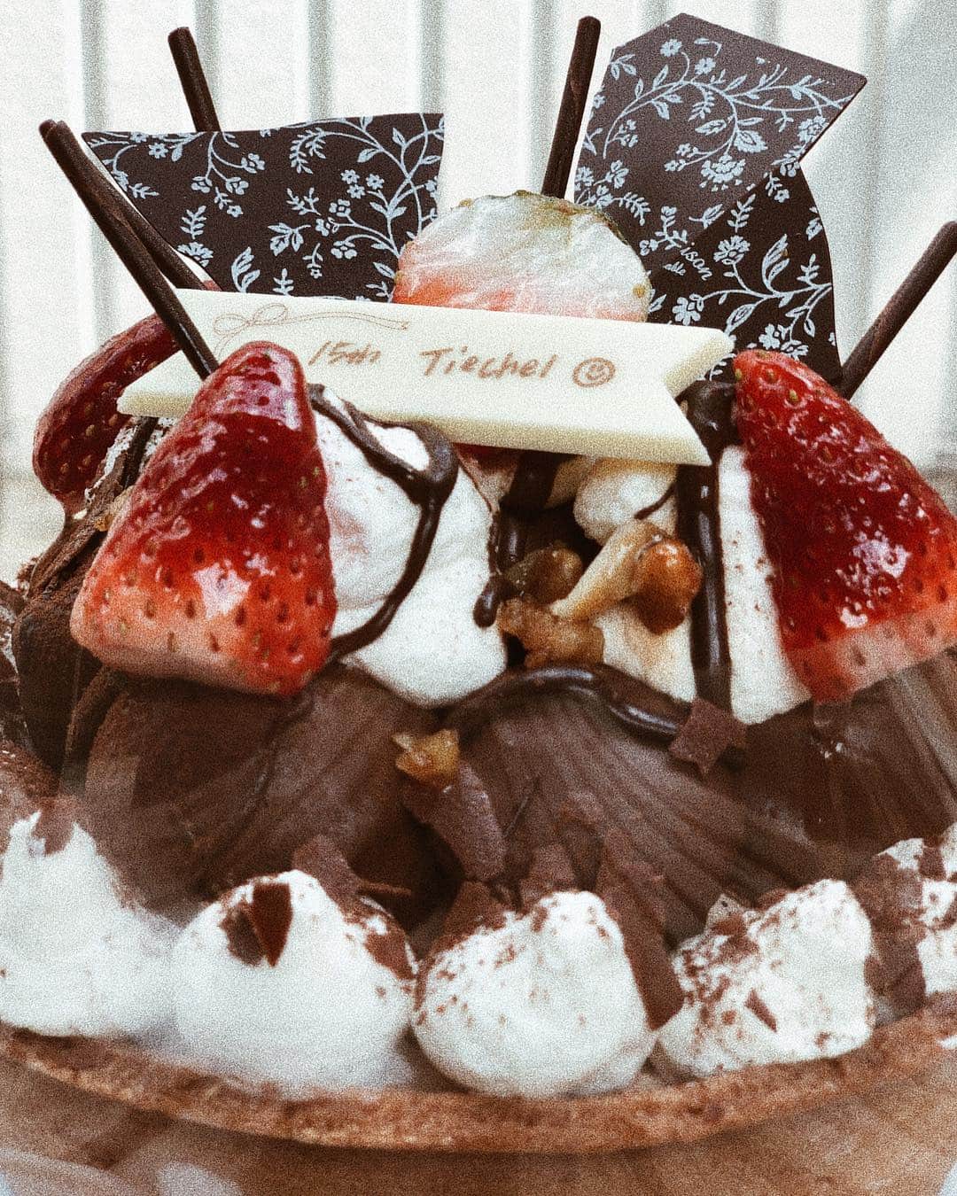 青木大輔さんのインスタグラム写真 - (青木大輔Instagram)「15周年のお祝いに 美味しそうなケーキ❣️ サンキュー！マキちゃん‼️🤤🍓🎂 #15thaniversary #tiechel #cake #皆さんのおかげ #感謝 #これからもよろしくお願いします」5月4日 13時35分 - daisukeaoki_tiechel