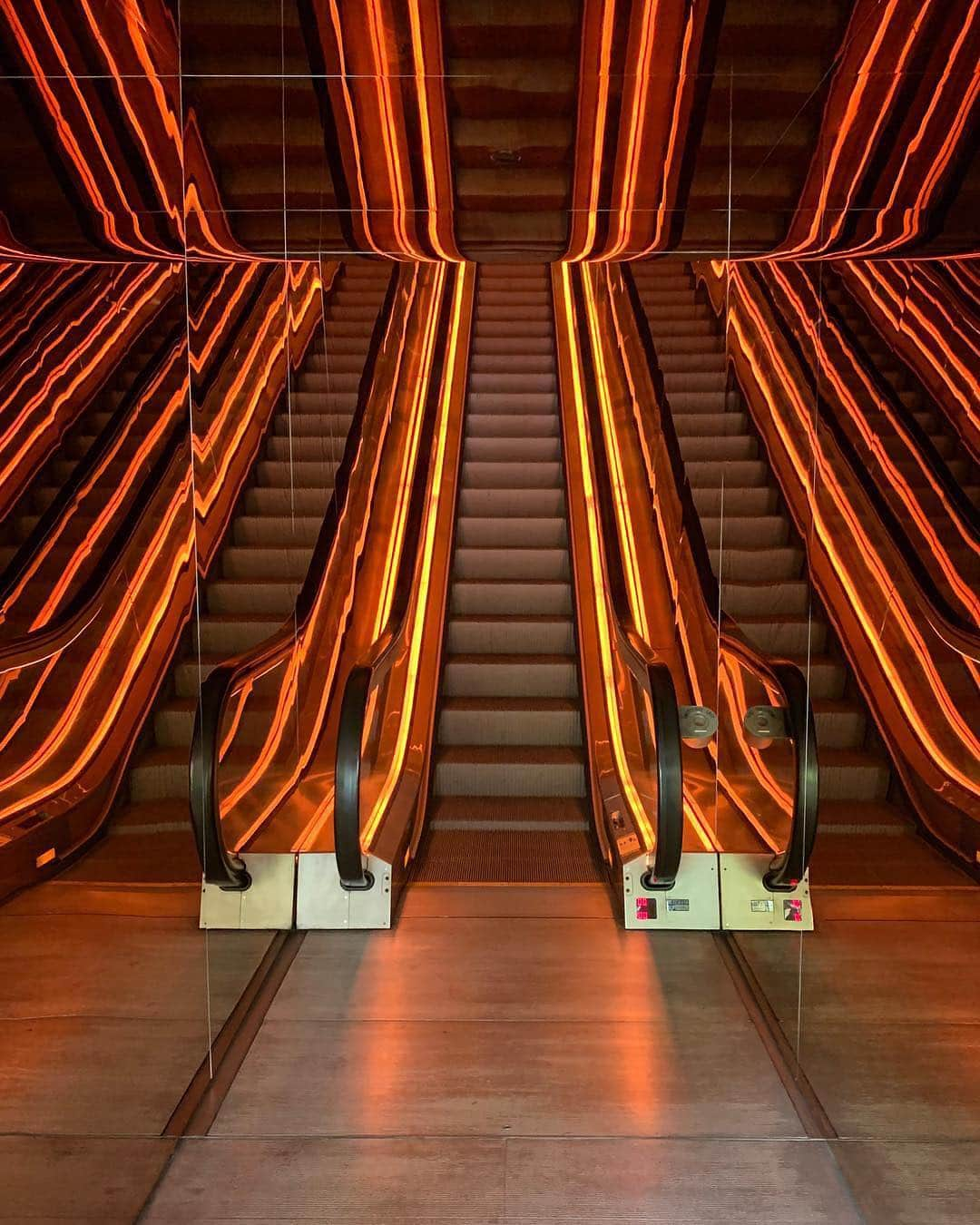 川上俊さんのインスタグラム写真 - (川上俊Instagram)「Public hotel NYC, an Ian Schrager hotel // Iconic design Entrance // designed by Swiss firm Herzog & de Meuron #designhotel #designresearch @publichotels」5月4日 13時50分 - shunkawakami