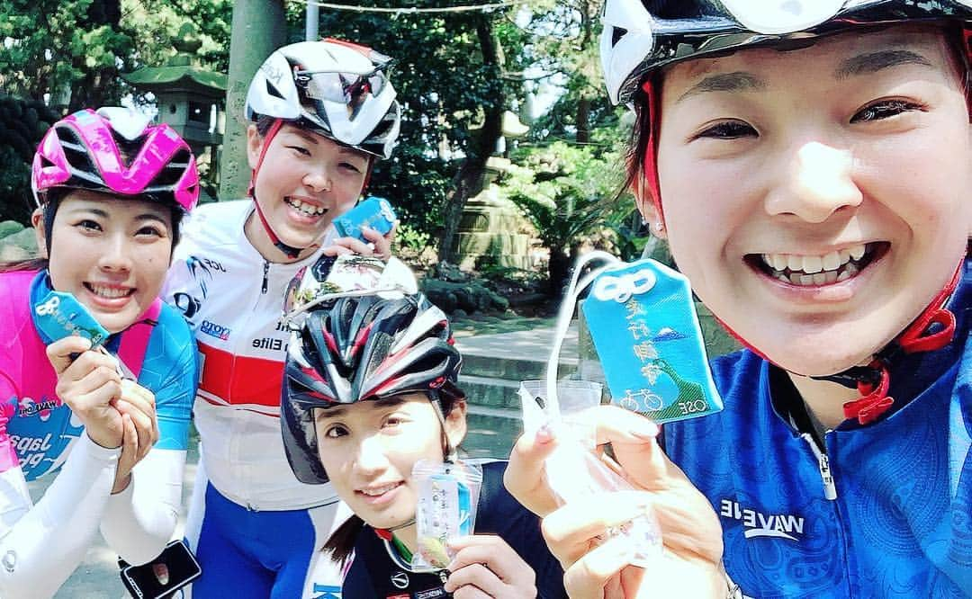 前田佳代乃のインスタグラム：「カケルバイクで初仕事！ のんびり大瀬崎ツアー☆ 喜んでもらえたみたいなので 良かった。 豪華すぎるサプライズゲストが3人も来てくれて盛り上がりました！  OLにはあのペースとあの距離がちょうど良かった笑笑 大瀬崎神社で走行御守りもゲットして、楽しいひと時でした！ 久しぶりに自転車乗ったけどやっぱ楽しかったなー ホント伊豆はいいところだ。」