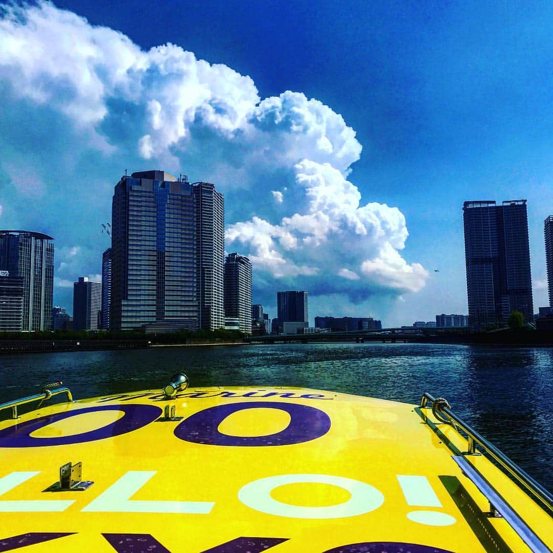のインスタグラム：「雲とお話し✨  #tokyo #tokyowatertaxi  #豊洲 #GW #青空 #爽快  #水上散歩 #」