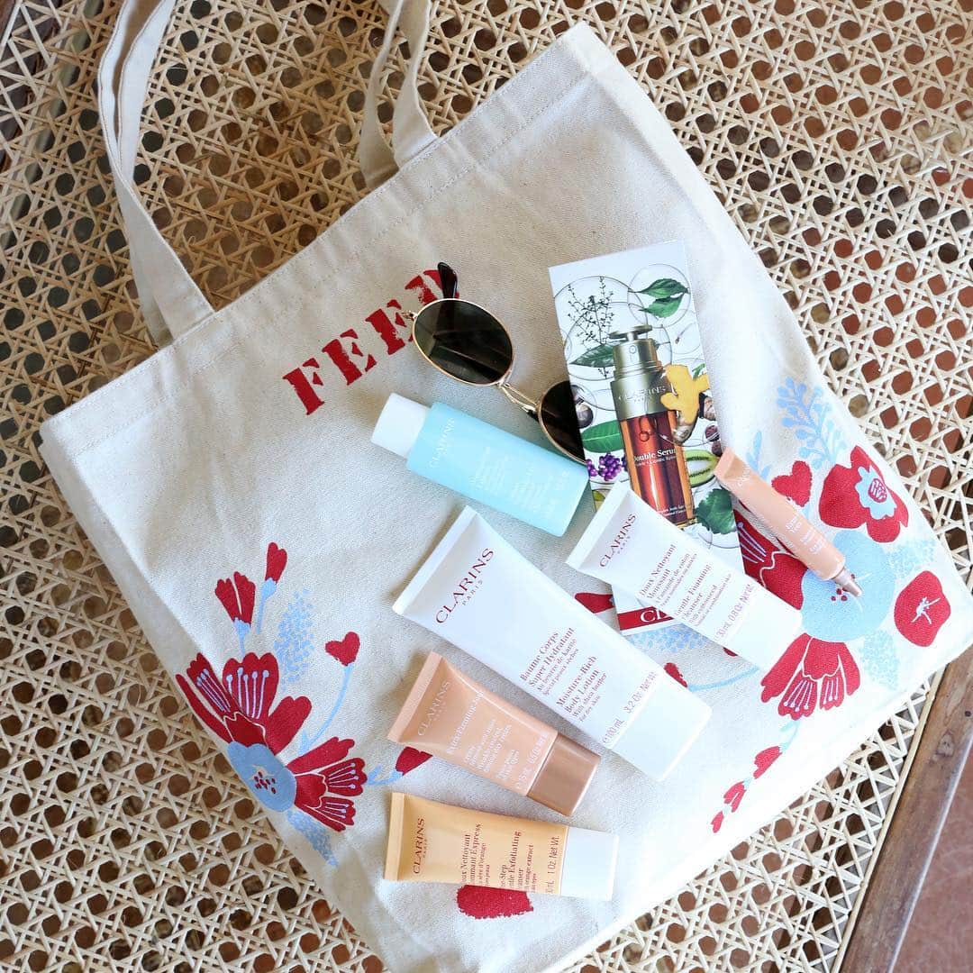 CLARINSさんのインスタグラム写真 - (CLARINSInstagram)「Since 2011, we've partnered with @feed to raise millions of school meals for children around the world. Now, we need YOU! Through May 12th at @macys, when you get our exclusive FEED Tote, 10 meals are donated to help children grow, learn and thrive. Tap the link in bio to join the cause! #BeautyfromtheHeart」5月5日 1時01分 - clarinsusa