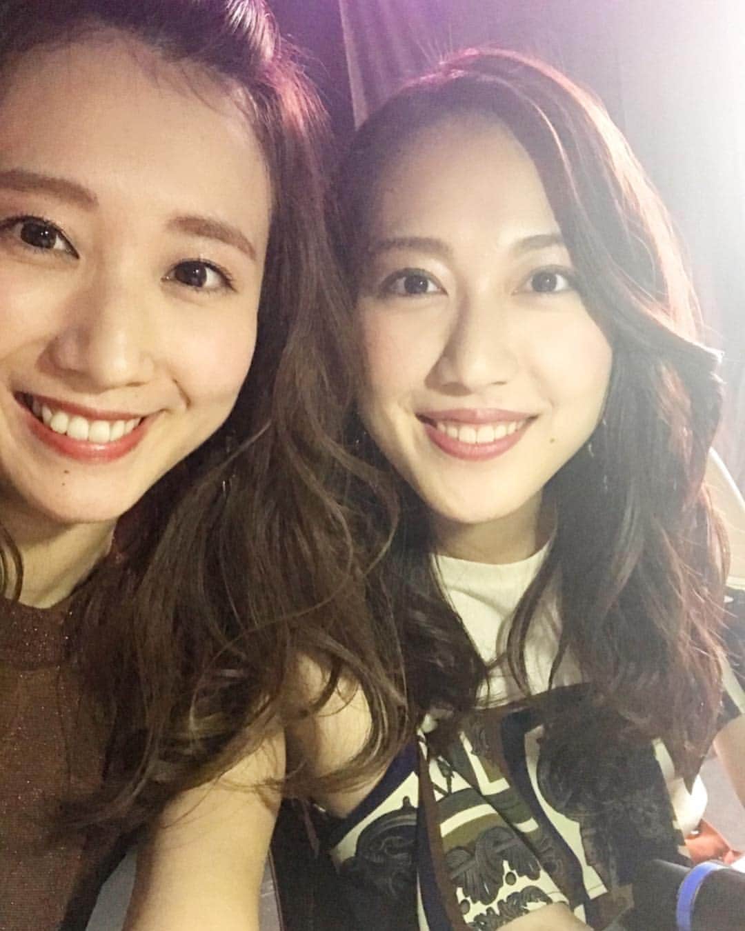 柴田平美さんのインスタグラム写真 - (柴田平美Instagram)「SAPPORO COLLECTION 2019  ＭＣは千須和アナと一緒🙌  何も心配することがない後輩と 音楽にノリながら 楽しみました✨笑  私サツコレのBGMが大好きで サツコレプレイリストを 作っているほど。笑  一応 ブランドコンセプトに合わせて 巻き巻きガールズに なった２人でした💃  #サツコレ  #sapporocollection #巻き髪 #ステージ裏 #uhb #アナウンサー」5月4日 23時44分 - narumi.shibata99