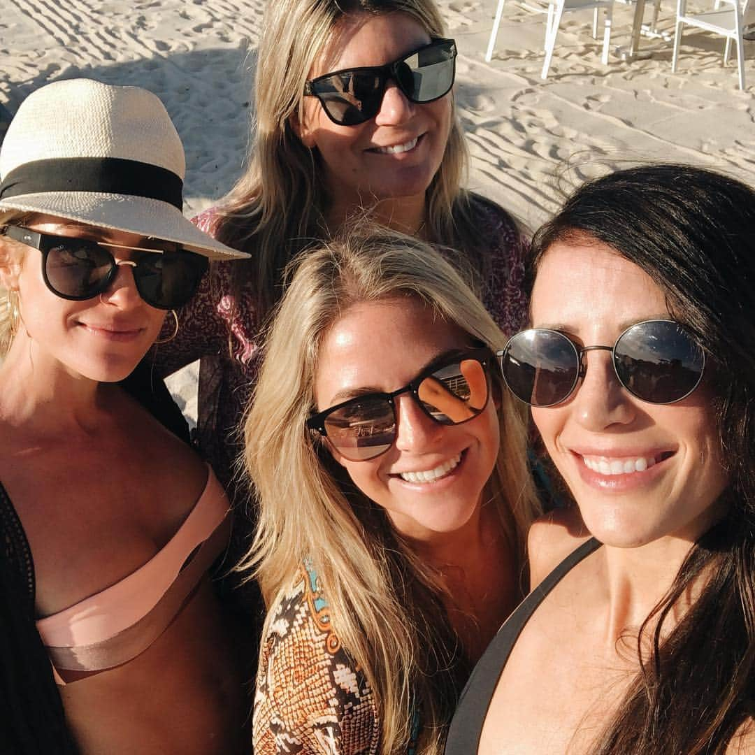 クリスティン・カヴァラーリさんのインスタグラム写真 - (クリスティン・カヴァラーリInstagram)「Part 2 of Cabo is tomorrow night on @verycavallari ...and did you guys hear, we’re coming back season 3!!!」5月4日 23時40分 - kristincavallari