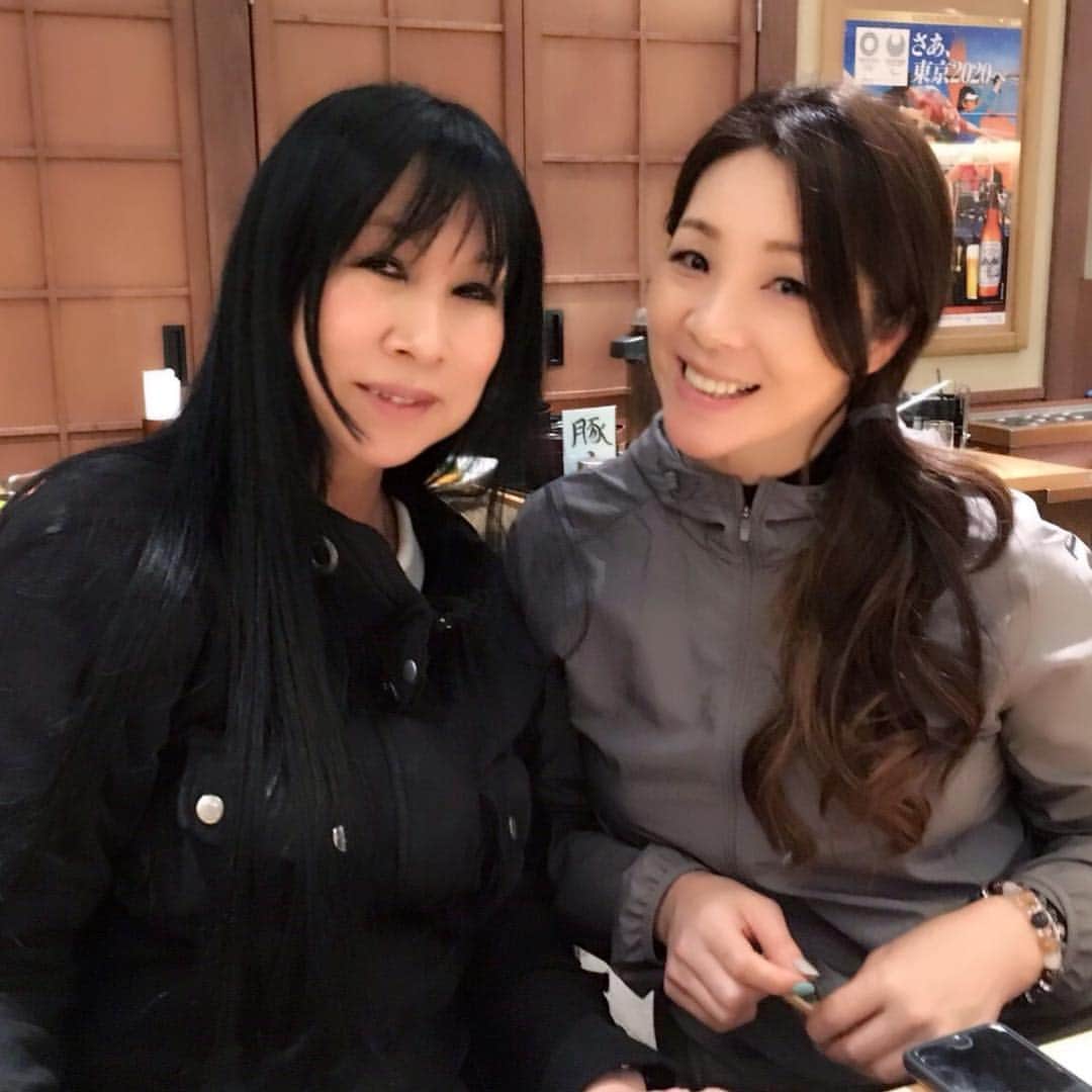 井上貴子さんのインスタグラム写真 井上貴子instagram 昨夜 元全女の1年先輩山田敏代さんの お店 中野のぱわすぽ の オープン記念で1日店長なってきたぞーん 皆さんでビデオ観たり たわいもない話で盛り上がったり モノマネさせられたり ビンゴ大会もやったねー
