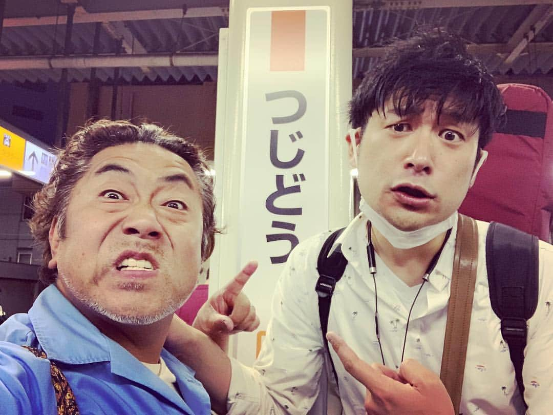 省吾さんのインスタグラム写真 - (省吾Instagram)「久しぶりに…  仲良しか‼️（笑）  #テラスモール #辻堂 #渦雷 #ラーメン #ホッピー #おかわりなかみ無限 #深酒 #中山省吾 #ポカスカジャン #ワハハ本舗 #浜端ヨウヘイ #オーガスタ #カーテンコール #寺岡呼人」5月4日 23時52分 - shogo_hinokuruma