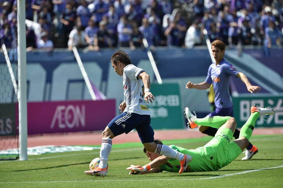 仲川輝人さんのインスタグラム写真 - (仲川輝人Instagram)「VSサンフレッチェ広島 1-0 WIN  アウェイでの厳しい試合 チーム一丸となった勝利！ サポーターの応援が 勝ちに繋がった。  J1令和初ゴール取れました(^^) 自分にとって記憶にも記録にも残る。 チームメイトにも感謝です。  満足せずこれからも 勇猛果敢に Keep going forward  #マリノス  #横浜fマリノス  #fmarinos  #nissan  #仲川輝人  #23  #ハマの新幹線  #jリーグ  #コトシハjガハンパナイ #j1令和初ゴール  #令和ポーズして #もも裏攣る」5月4日 23時45分 - nakateru0727