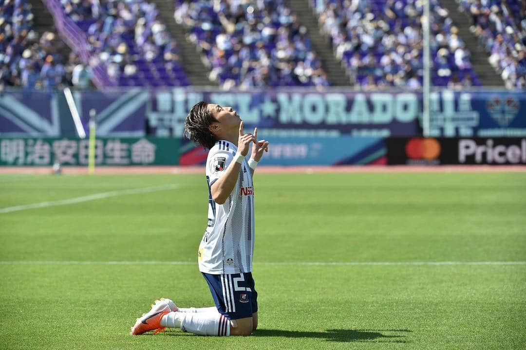 仲川輝人さんのインスタグラム写真 - (仲川輝人Instagram)「VSサンフレッチェ広島 1-0 WIN  アウェイでの厳しい試合 チーム一丸となった勝利！ サポーターの応援が 勝ちに繋がった。  J1令和初ゴール取れました(^^) 自分にとって記憶にも記録にも残る。 チームメイトにも感謝です。  満足せずこれからも 勇猛果敢に Keep going forward  #マリノス  #横浜fマリノス  #fmarinos  #nissan  #仲川輝人  #23  #ハマの新幹線  #jリーグ  #コトシハjガハンパナイ #j1令和初ゴール  #令和ポーズして #もも裏攣る」5月4日 23時45分 - nakateru0727