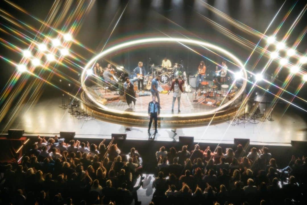 ベン・プラットのインスタグラム：「the first concert of my tour at the chicago theatre」