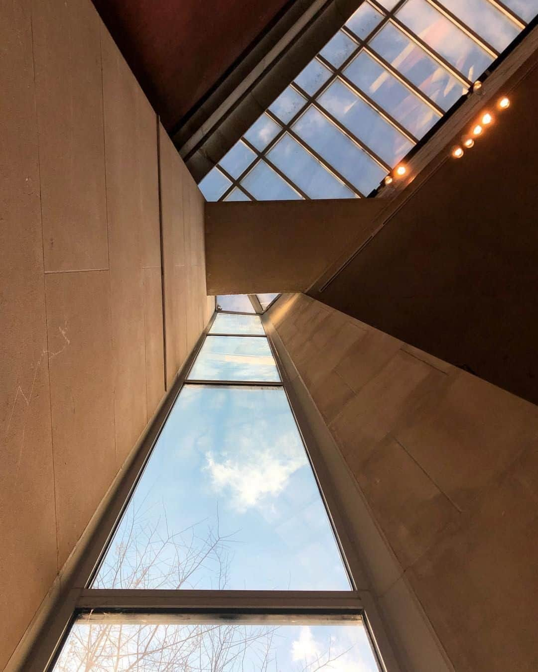 メトロポリタン美術館さんのインスタグラム写真 - (メトロポリタン美術館Instagram)「Seeing The Met from another perspective through @vassallogabrielle's #MetMoment. 📸 Tag photos of your visit with #MetMoment for a chance to be featured here!」5月4日 23時49分 - metmuseum