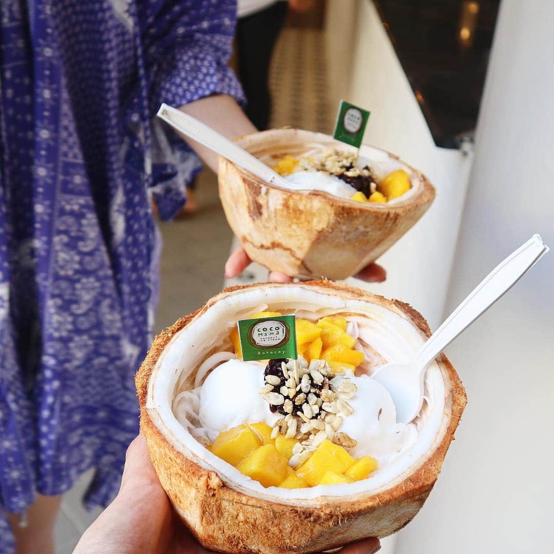 ティナ さんのインスタグラム写真 - (ティナ Instagram)「This was hands down the best coconut ice cream I have ever had. I can eat this everyday🥥🥭🍦#stationxboracay #boracay #stationx #보라카이」5月4日 23時55分 - soobeanie_