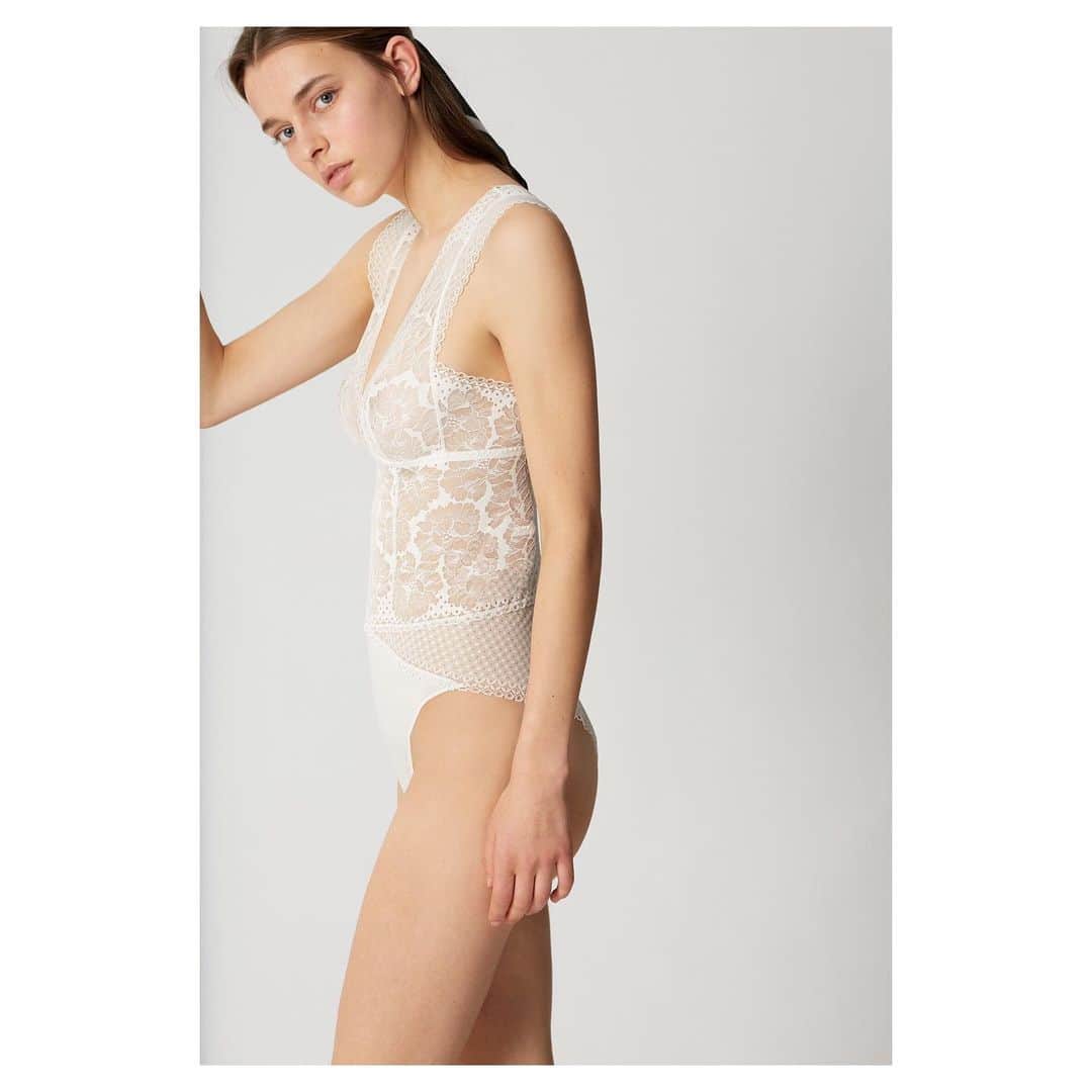 レジャビーのインスタグラム：「La délicate dentelle du body DOT FLOWERS —— The delicate lace of the body DOT FLOWERS #maisonlejaby #dentelle #soutiengorge #lingerie #body」