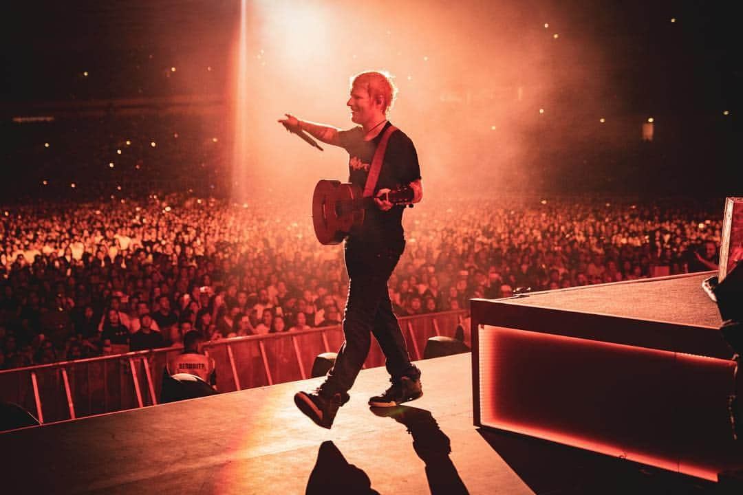 エド・シーランさんのインスタグラム写真 - (エド・シーランInstagram)「Jakarta ! 📸 @zakarywalters #dividetour」5月4日 23時59分 - teddysphotos