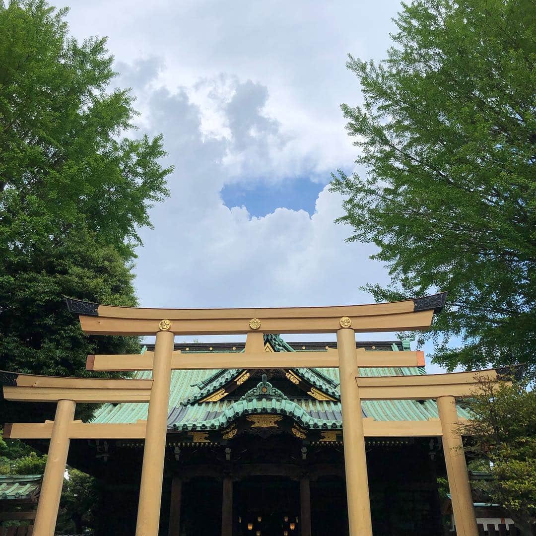 宙也さんのインスタグラム写真 - (宙也Instagram)「みどりの日。神社参り。」5月4日 23時59分 - chuya_aquarius