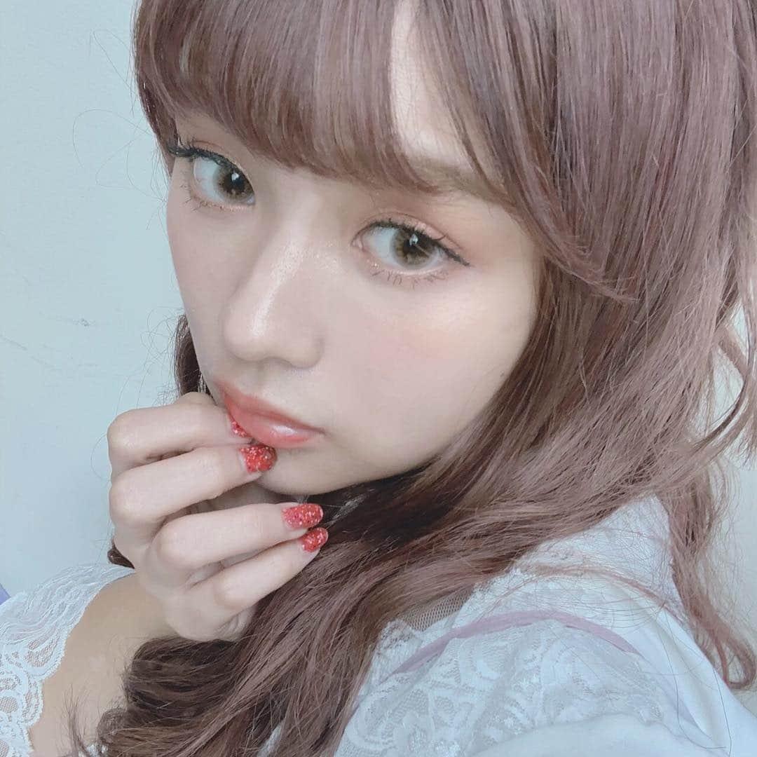 Popteenさんのインスタグラム写真 - (PopteenInstagram)「【Popteen6月号の付録でセルフメイク企画いいね競争】 ❤️なちょす×色素薄めハーフドール❤  なちょすは付録ティントをチークにも使った上級者メイクに挑戦☺️🌟手持ちのパウダーチークと重ねると立体感が出てハーフ感UP💕シャドーもブラウン&ピンクのグラデにして、リアルフランス人形顔完成🇫🇷😘 #Popteen #ポップティーン #6月号 #発売中 #付録 #コスメ #KOLMEBABY #ハーフ顔メイク #セルフメイク #なちょす #徳本夏恵 #GW #いいねしてね  #令和」5月5日 0時00分 - popteen_official