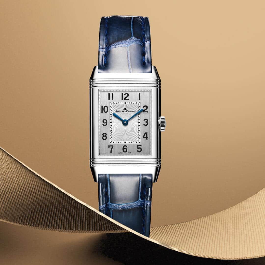 のインスタグラム：「A space for your imagination revealed by a simple turn of the case.  __  Reverso Classic Small __ #JaegerLeCoultre #JLCGift #Reverso #ArtDeco #Icon #Style #Engraving #SwissWatch #ValleeDeJoux #Craftsmanship #SavoirFaire」