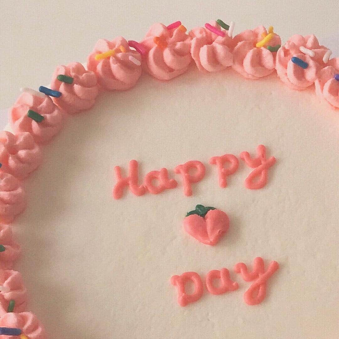 ド・ボッスンのインスタグラム：「@a.breezy.day  매년 생일마다 덕분에 행복한 생일 보내고 있슴다  오이 오씨 우z1 우정 4렙..🐝🐝」