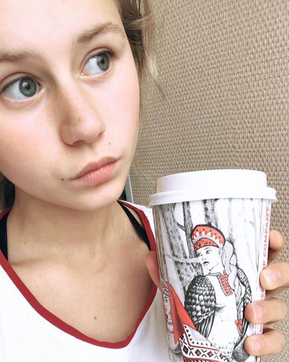 セラフィマ・サハノヴィッチさんのインスタグラム写真 - (セラフィマ・サハノヴィッチInstagram)「👀 #SerafimaSakhanovich #СерафимаСаханович」5月5日 0時22分 - serafima_cool