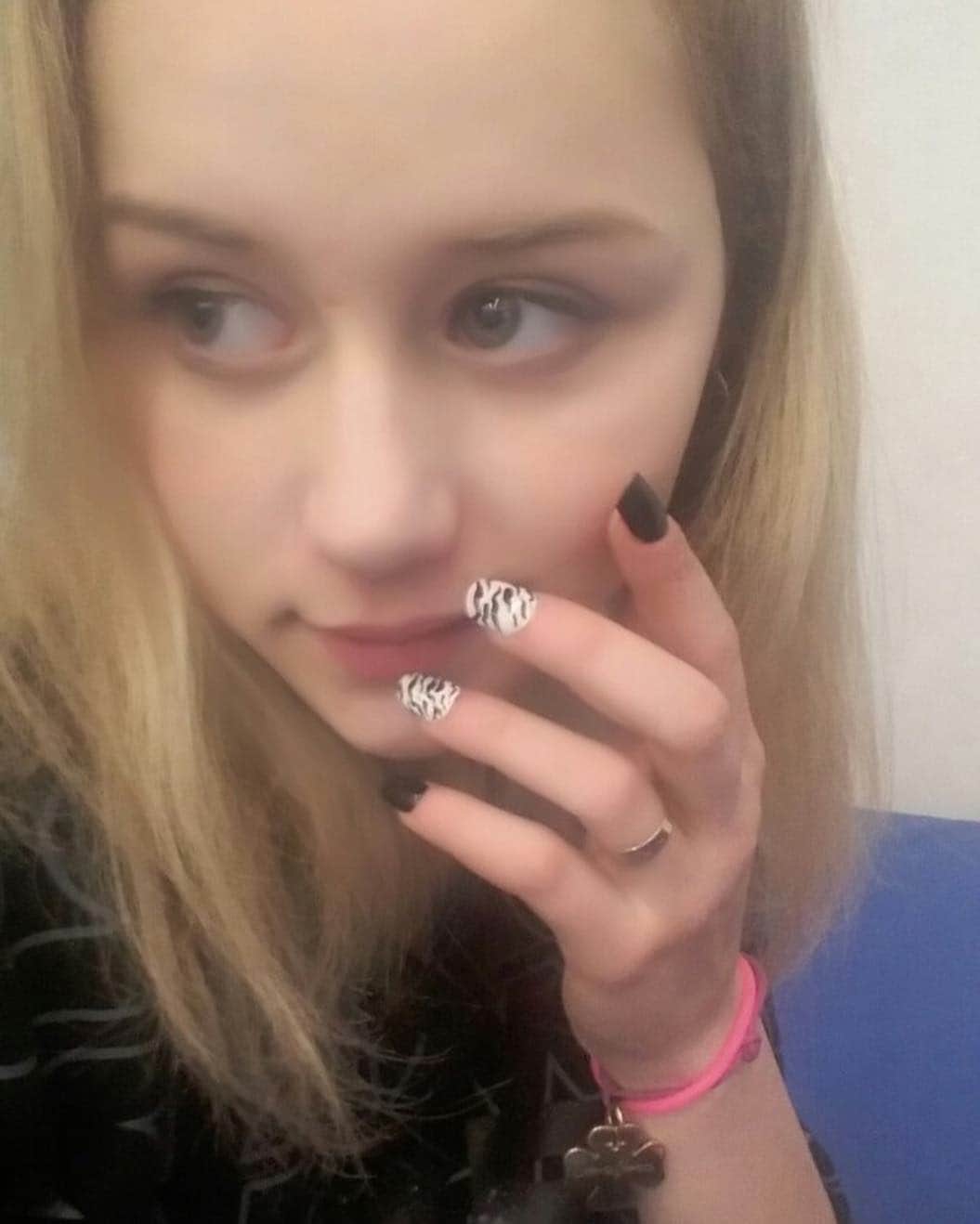 セラフィマ・サハノヴィッチさんのインスタグラム写真 - (セラフィマ・サハノヴィッチInstagram)「👀 #SerafimaSakhanovich #СерафимаСаханович」5月5日 0時22分 - serafima_cool
