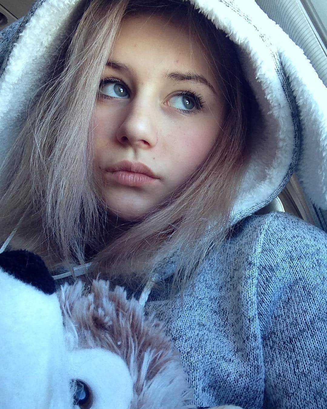 セラフィマ・サハノヴィッチさんのインスタグラム写真 - (セラフィマ・サハノヴィッチInstagram)「👀 #SerafimaSakhanovich #СерафимаСаханович」5月5日 0時22分 - serafima_cool