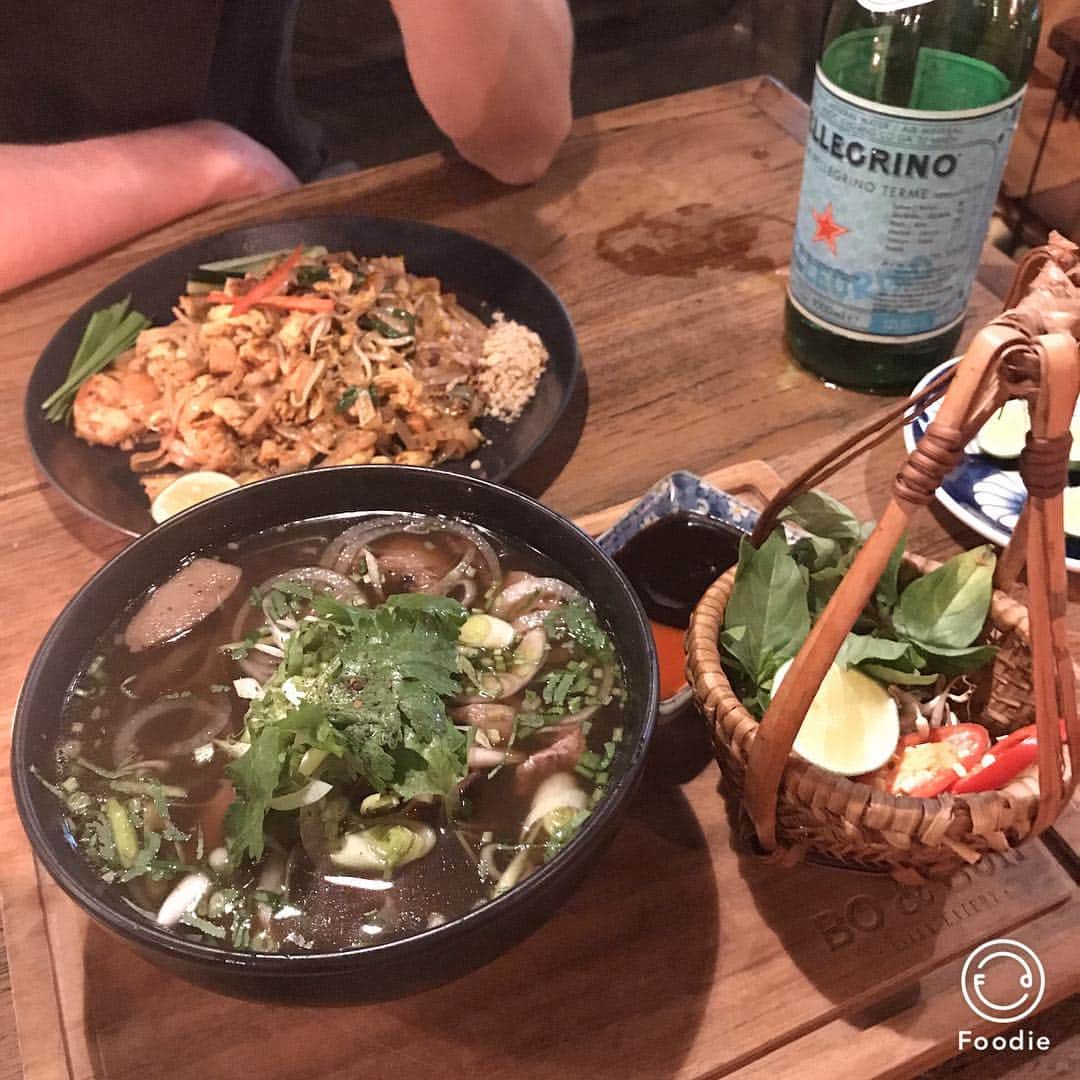 佐々麻梨江さんのインスタグラム写真 - (佐々麻梨江Instagram)「Baliで一番美味しかったのは、ベトナム料理でした😚 東京にはまだレベルの高いベトナム料理やさんいっぱいない気がするのよね...😜 フォー大好き人間としては、自分で作れるようになりたいです🙁 * * * #bo&bun #boandbun #pho #balifood #foodporn #seminyakfood」5月5日 0時37分 - maries129