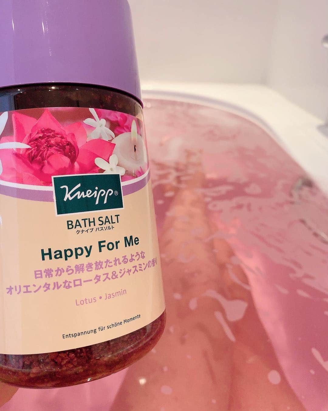 和泉佳子さんのインスタグラム写真 - (和泉佳子Instagram)「Happy For Me💗 リラックス バスタイム🛁 . #クナイプ  #kneipp バスタイム #バスソルト #リラックス @kneipp_japan」5月5日 0時31分 - yoshiko_izumi