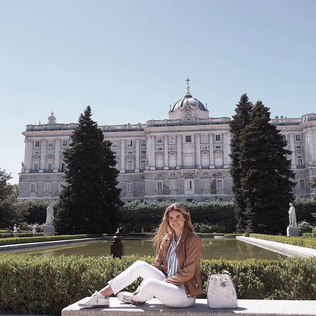 ベレン・モゾさんのインスタグラム写真 - (ベレン・モゾInstagram)「I’ve been a tourist in [...] Fill in your gap. 🗺 📍Madrid, Spain.」5月5日 0時31分 - belenmozo