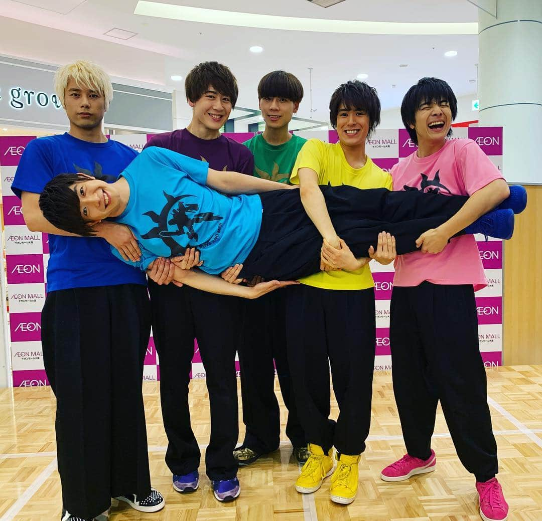 BOYS AND MENさんのインスタグラム写真 - (BOYS AND MENInstagram)「イオンモール大高にてリリースイベントでした‼️ ありがとうございました(^^) #ボイメン #田村侑久 #本田剛文 #勇翔 #平松賢人 #土田拓海 #吉原雅斗 #頭の中のフィルム #5/29発売 #明日はダイバーシティ」5月5日 0時31分 - boysandmen_official