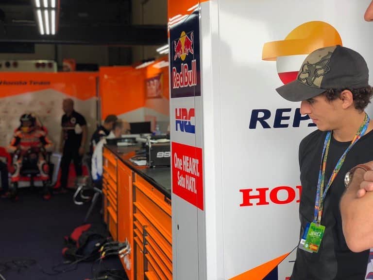 レプソル・ホンダのインスタグラム：「Uh oh 😱 please say @miguel.g.herran isn’t here for a heist?! #SpanishGP」