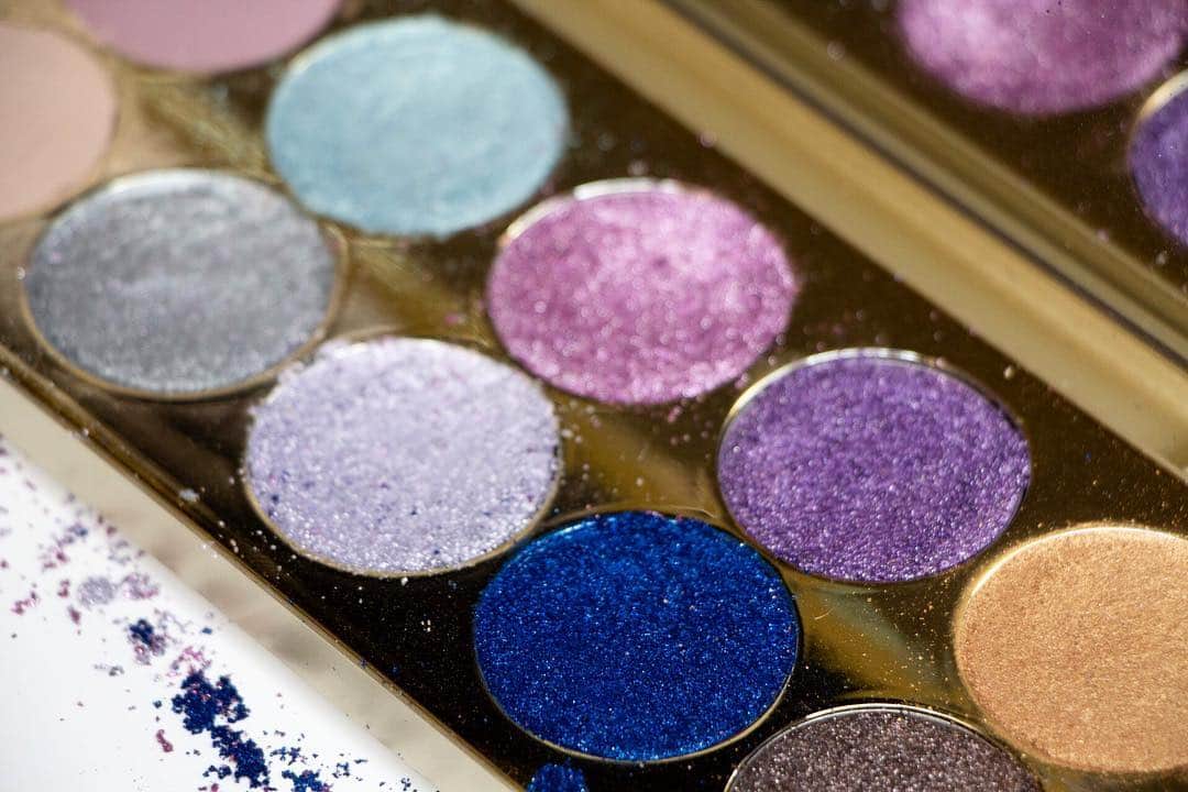 Stila Cosmeticsさんのインスタグラム写真 - (Stila CosmeticsInstagram)「All 12 shades in our #happyhour Eye Shadow Palette are formulated with micronized, silicone-treated pigments for superior blending and dimension 🤩🤩🤩 Clearly we like to use all the shades to death to create daily looks 😂 Available @ultabeauty  #ulta #stilacosmetics #eyecandy」5月5日 0時38分 - stilacosmetics