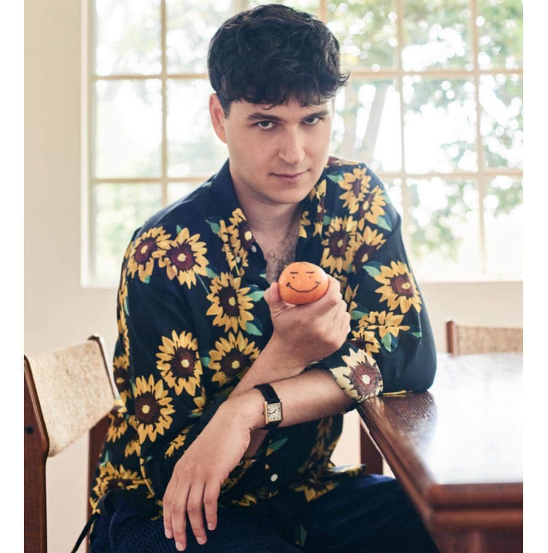エズラ・クーニグのインスタグラム：「photo from @coupdemain - check out that interview. also - Father of the Bride is out ! Wild. 🌎🤷🏻‍♂️🌎」