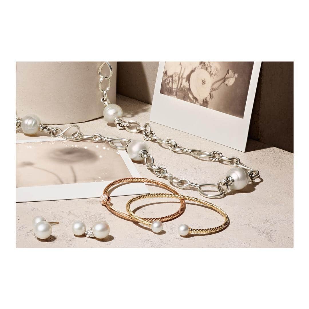 デビッドヤーマンのインスタグラム：「Pearls of wisdom. • What’s the best advice you’ve gotten from Mom? Shop our latest pearl designs through our bio link. • #DavidYurman #MothersDay #MomLife」