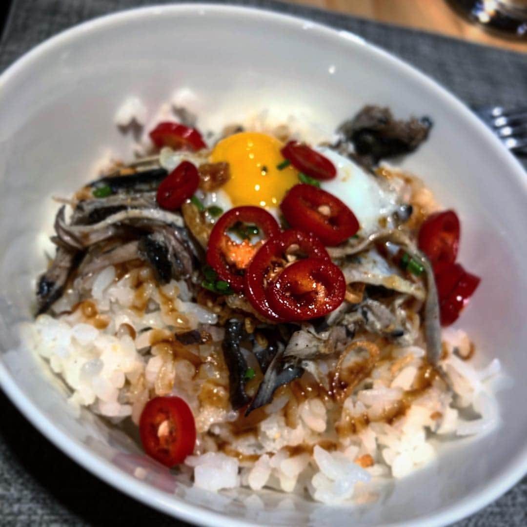 曹格格さんのインスタグラム写真 - (曹格格Instagram)「好久沒吃到這麼好吃的雞肉飯了」5月5日 0時47分 - supergarychaw