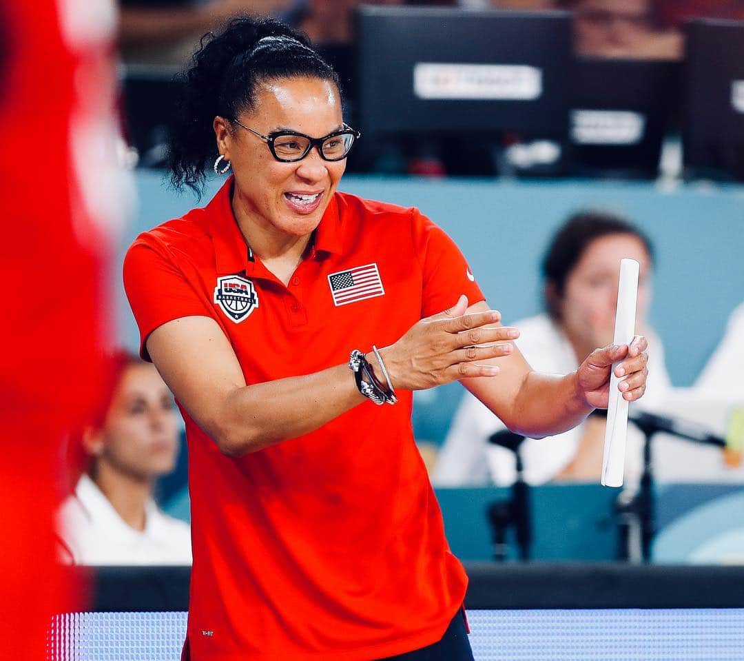 USA Basketballさんのインスタグラム写真 - (USA BasketballInstagram)「The first to ever win a World Cup as a player & then a head coach 👊🏽 Double tap to wish coach @staley05 a happy birthday!」5月5日 0時51分 - usabasketball