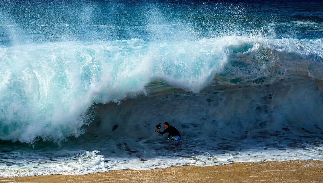 クラーク・リトルさんのインスタグラム写真 - (クラーク・リトルInstagram)「A few frames later from my last post. Photo @lau_z_foto #shorebreak #hawaii #clarklittle 🆑」5月4日 15時53分 - clarklittle