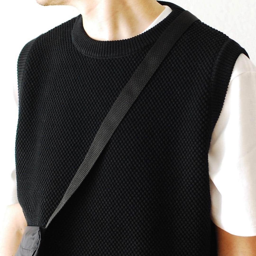wonder_mountain_irieさんのインスタグラム写真 - (wonder_mountain_irieInstagram)「_ crepuscule / クレプスキュール “moss stitch vest” ￥15,120- _ 〈online store / @digital_mountain〉 http://www.digital-mountain.net/shopdetail/000000009613/ _ 【オンラインストア#DigitalMountain へのご注文】 *24時間受付 *15時までのご注文で即日発送 *1万円以上ご購入で送料無料 tel：084-973-8204 _ We can send your order overseas. Accepted payment method is by PayPal or credit card only. (AMEX is not accepted)  Ordering procedure details can be found here. >>http://www.digital-mountain.net/html/page56.html _ 本店：#WonderMountain  blog>> http://wm.digital-mountain.info/blog/20190425/ _ #crepuscule #クレプスキュール  cap→ #FUTUR ￥7,344- tee→ #digawel ￥11,880- bag→ #engineerdgarments ￥10,800- belt→ #fcetools ￥9,180- pants→ #digawel ￥30,240- _ 〒720-0044  広島県福山市笠岡町4-18 JR 「#福山駅」より徒歩10分 (12:00 - 19:00 水曜定休) #ワンダーマウンテン #japan #hiroshima #福山 #福山市 #尾道 #倉敷 #鞆の浦 近く _ 系列店：@hacbywondermountain _」5月4日 15時56分 - wonder_mountain_