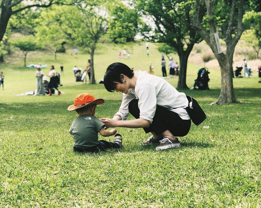 宮城舞さんのインスタグラム写真 - (宮城舞Instagram)「動物は全部わんわんだけど 動物園に初めて行った時より 行く度に楽しめるように なってきた息子🦁♥️ 母ちゃん気合いで並んで レストランの窓際ゲットした かいがあったわー🥰💋 動物園も遊園地も芝生広場も あってかなり楽しめた☺️ 帰りは旦那さんが 練りまくった回避ルートで 夜出発して 帰ったら渋滞ゼロで帰れた奇跡w 天才だわ👍 旦那さんを惚れ直した😂  #GW #熱海 #伊豆 #アニマルキングダム #東名避けて渋滞ゼロ🚗」5月4日 15時57分 - mai_miyagi