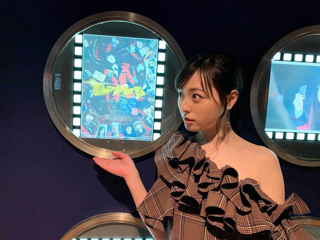 福原遥さんのインスタグラム写真 - (福原遥Instagram)「. 昨日は、令和初仕事。 映画「賭ケグルイ 」の初日舞台挨拶でした☺︎ いよいよ公開されましたね。 観ていてハラハラドキドキ、 瞬きすらも出来ないような展開。でもたまにクスッと笑ってしまうような素敵な作品です！ 映画「賭ケグルイ 」がたくさんの方に届きますように✨ 是非！令和最初に、観ていただきたいです！ そして令和もどうぞよろしくお願い致します😌 #浜辺美波 ちゃん#森川葵 ちゃん#伊藤万理華 ちゃんと♪ 美波ちゃんとは久々の再会、嬉しかったなぁ☺️ #賭ケグルイ」5月4日 15時58分 - haruka.f.official