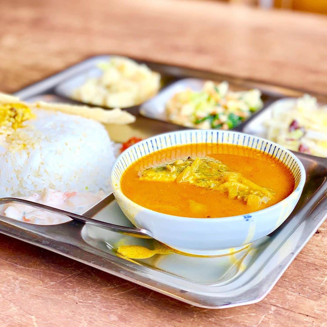 松尾貴史さんのインスタグラム写真 - (松尾貴史Instagram)「#下北沢 「 #moona 」で、#フィッシュカレー 。 安定の美味しさ。」5月4日 16時13分 - kitsch.matsuo