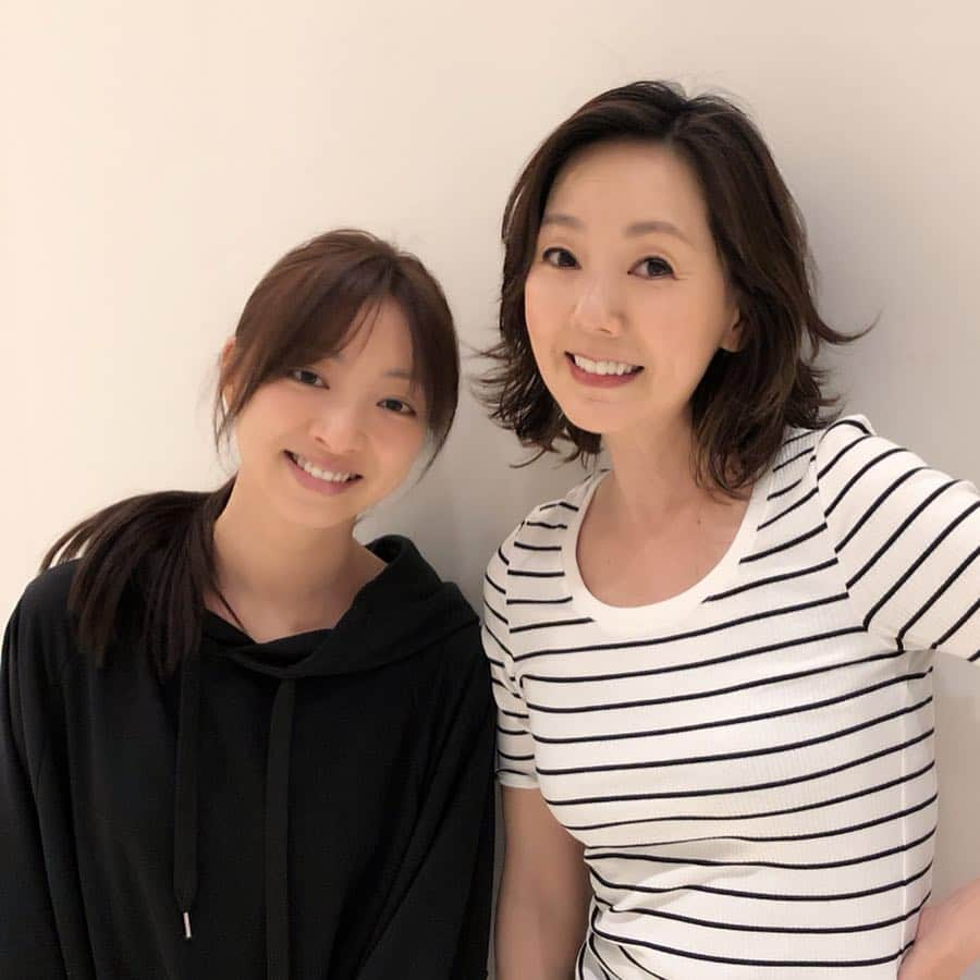 とよた真帆さんのインスタグラム写真 - (とよた真帆Instagram)「皆んなでトレーニング😊 ゴールデンウィーク関係なくせっせと仕事してます😅 やはり元宝塚の方は皆さま真面目なんだわ、、トレーニングも真剣に取り組むお姿。見習お。  #元宝塚  #宝塚 #陽月華 ちゃん #白羽ゆり ちゃん  #牧勢海 ちゃん」5月4日 16時19分 - maho_toyota