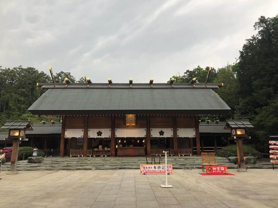 REIJIさんのインスタグラム写真 - (REIJIInstagram)「大好きな神社に行ってきた。癒された。そして中にある日天社って場所がなんか凄くてめっちゃパワーもらえた気がする。 でも、着てたTシャツはHELLDUMP笑。  #櫻木神社  #HELLDUMP」5月4日 16時47分 - reiji_kimura