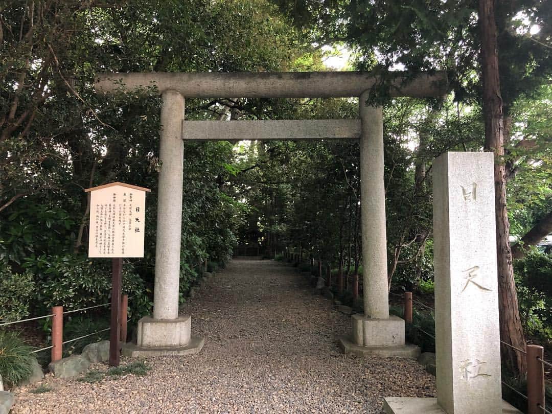 REIJIさんのインスタグラム写真 - (REIJIInstagram)「大好きな神社に行ってきた。癒された。そして中にある日天社って場所がなんか凄くてめっちゃパワーもらえた気がする。 でも、着てたTシャツはHELLDUMP笑。  #櫻木神社  #HELLDUMP」5月4日 16時47分 - reiji_kimura