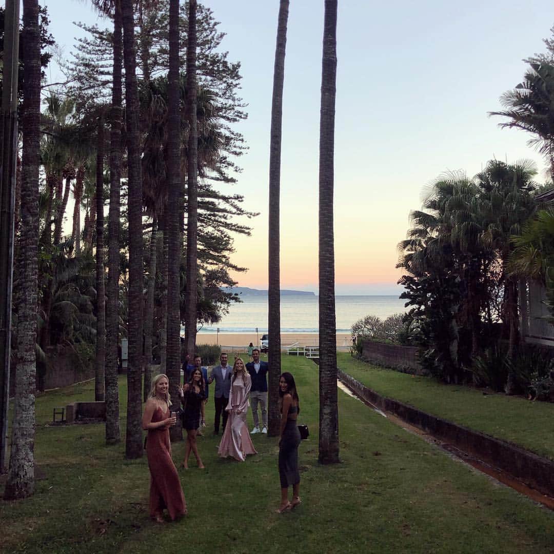 ジェニファー・ホーキンスのインスタグラム：「Beautiful day!! Best crew!! ☺️🌴 Congrats @patmait @chelseaakirb ✨✨」