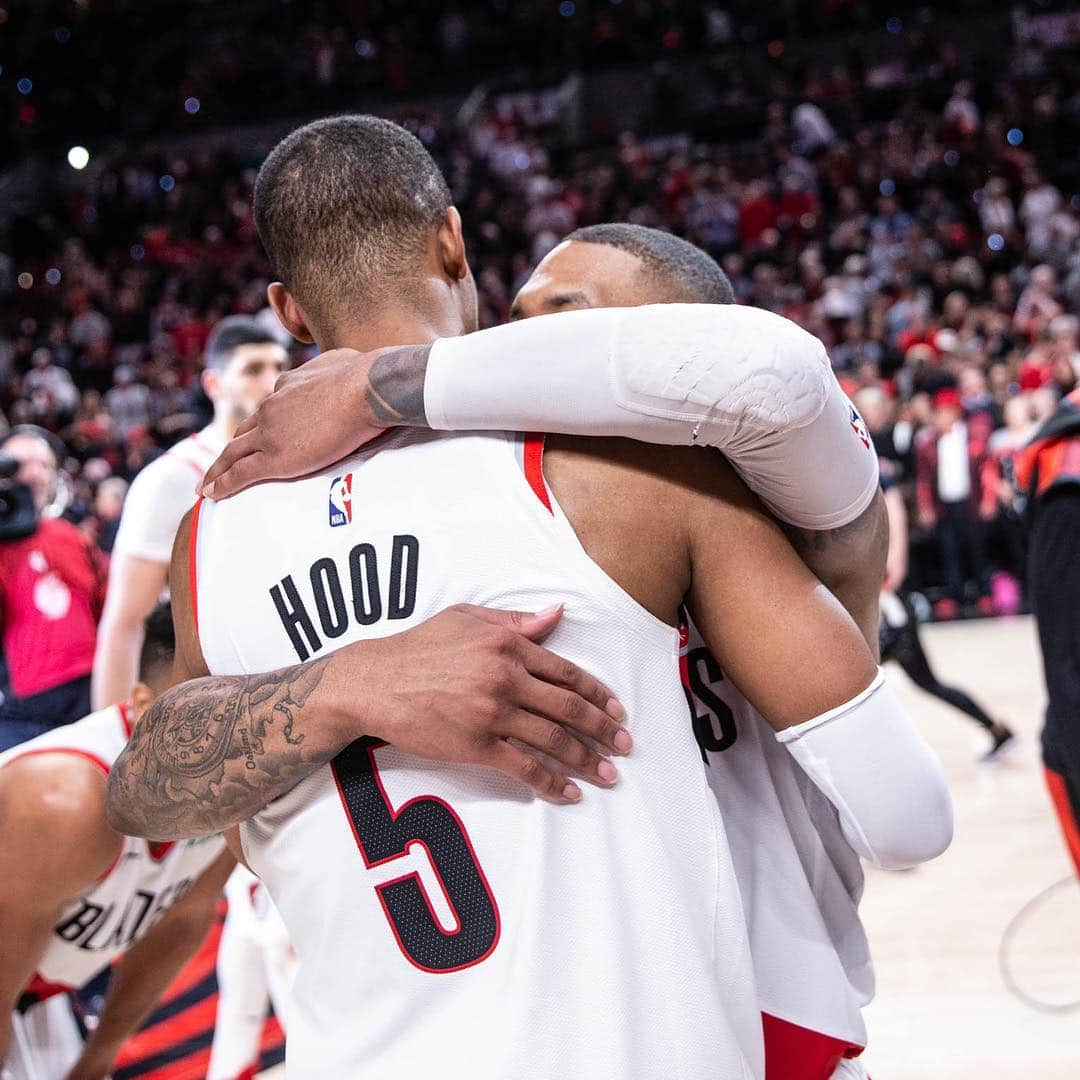 デイミアン・リラードさんのインスタグラム写真 - (デイミアン・リラードInstagram)「Strength in unity. See y’all Sunday... #RipCity」5月4日 17時04分 - damianlillard