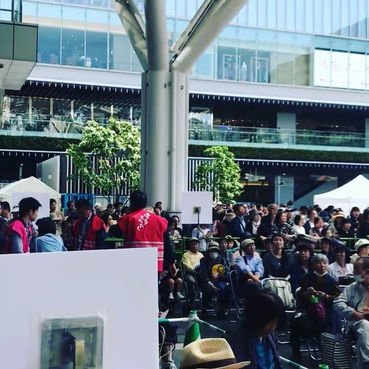 宮本美季のインスタグラム：「今日は博多どんたく祭りの野外ステージで歌わせて頂きました！5／30に博多Roomsでライブやるので来てね-！ #博多 #どんたく祭 #宮本美季」